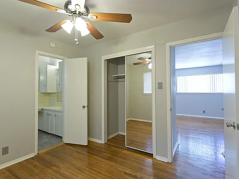 804 N Locust St #B2 — Photo 36
