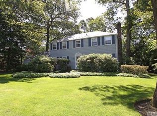 212 Round Hill Rd, East Hills, NY 11577