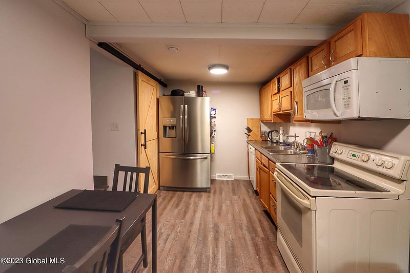 3rd image of 48 Williams Street