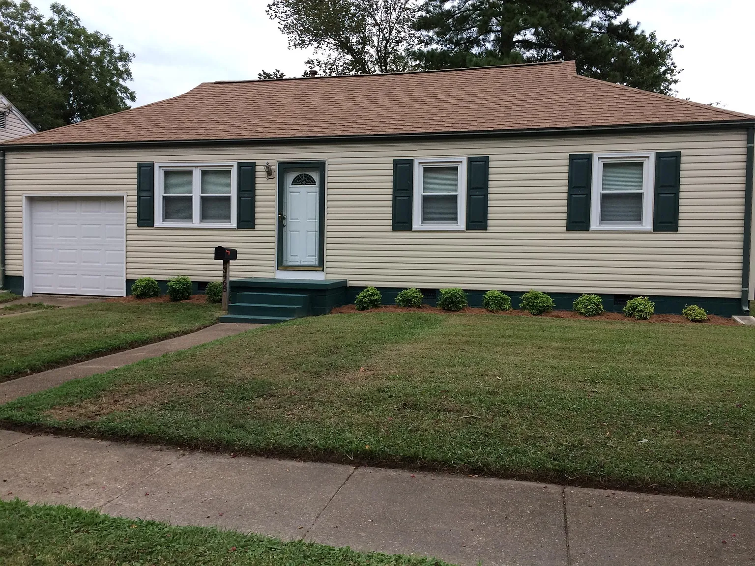 3 bed, 1152 sqft, $1,750 — Photo 1