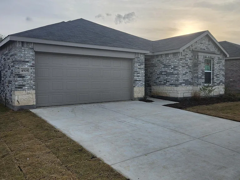 4505 Greyberry Dr — Photo 2