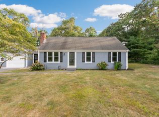 17 Weather Crescent Cir, Mashpee, MA 02649