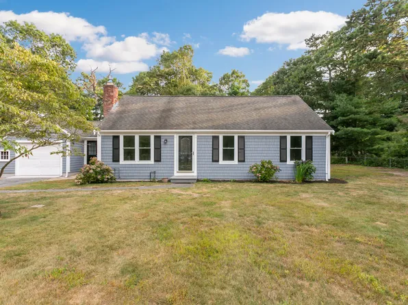 17 Weather Crescent Circle, Mashpee, MA 02649
