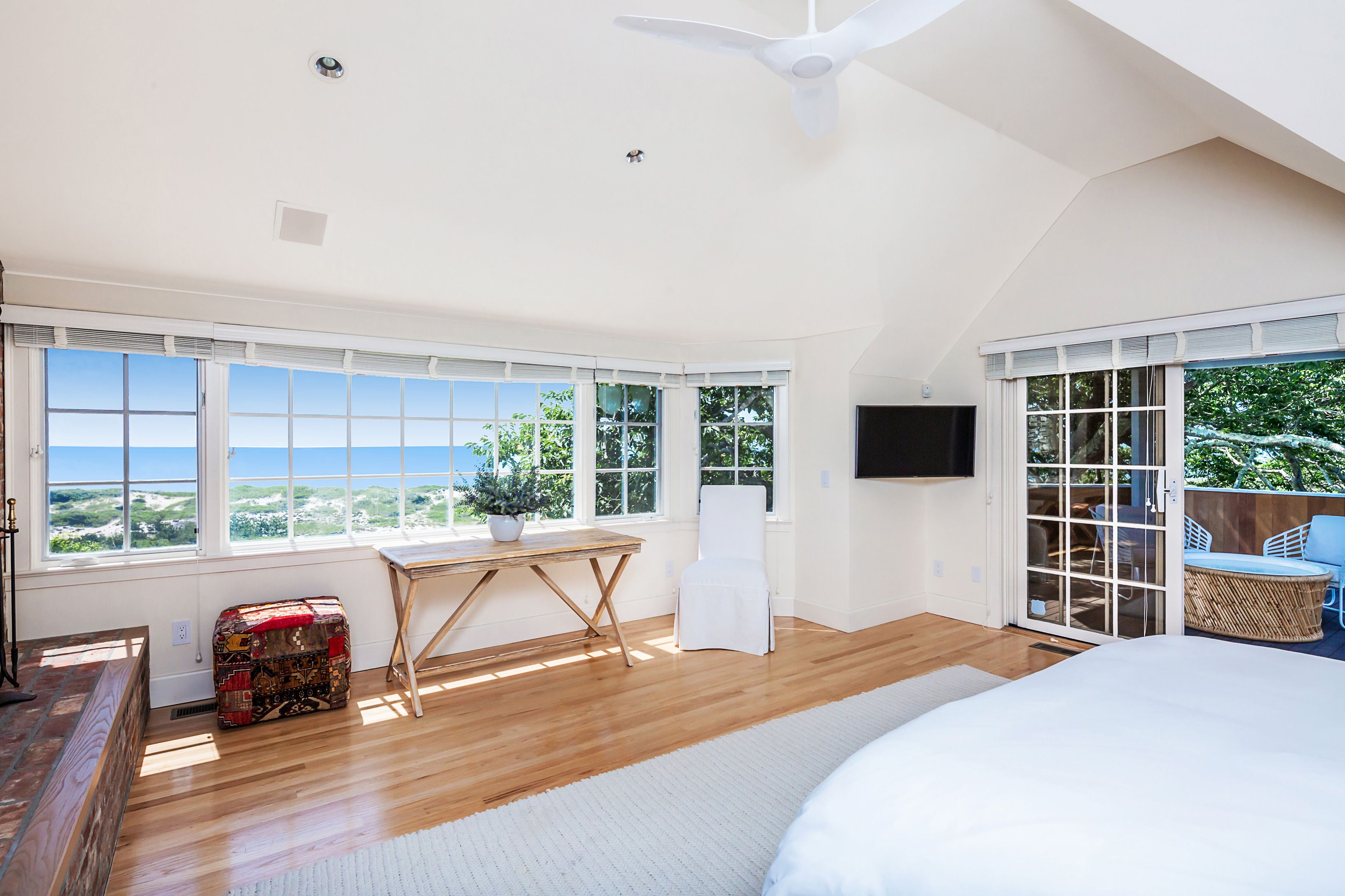 26 & 32 Windmill Ln, East Hampton, NY 11937 Out East