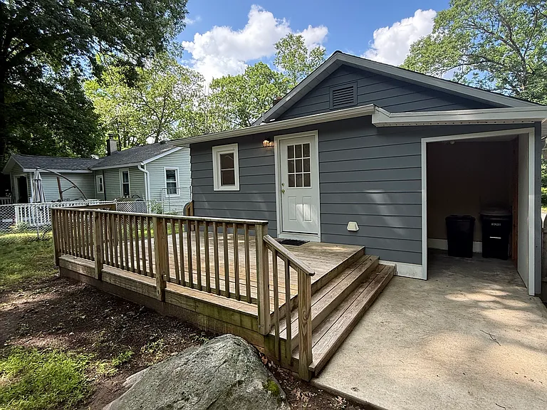 18 Abbott Dr — Photo 2