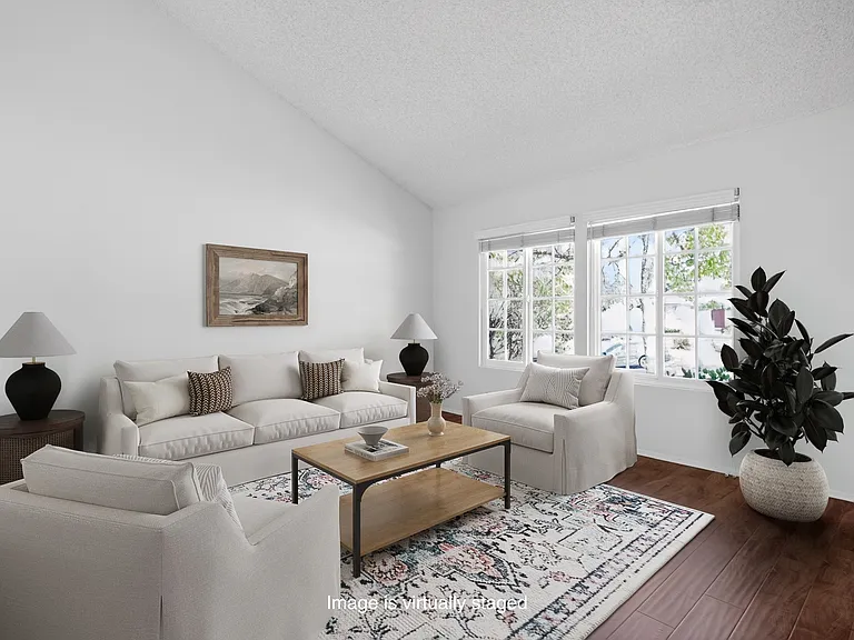 1248 Calle De Oro — Photo 3