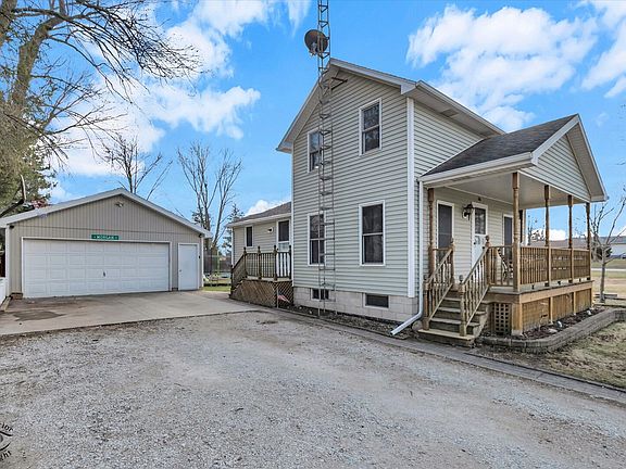 3rd image of 110 E Main St