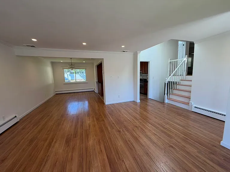 106 Robbins Ln — Photo 6