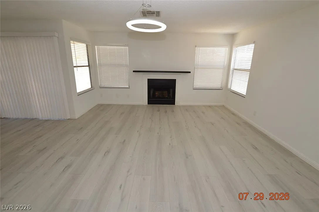 3 bed, 2.5 bath, 1599 sqft, $2,000 — Photo 3