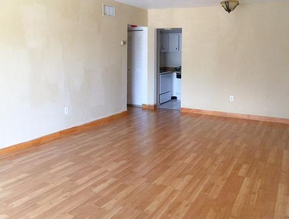 2nd image of 13966 SW 90th Ave #204