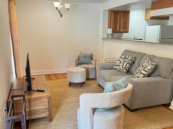 4th image of 590 Royal Oak Dr #4