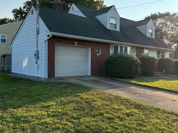 438 Von Elm Avenue, East Meadow, NY 11554