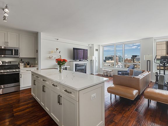 3rd image of 33 W Ontario St APT 30H