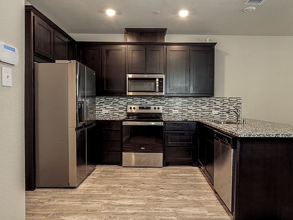 3rd image of 3437 Solana Cir