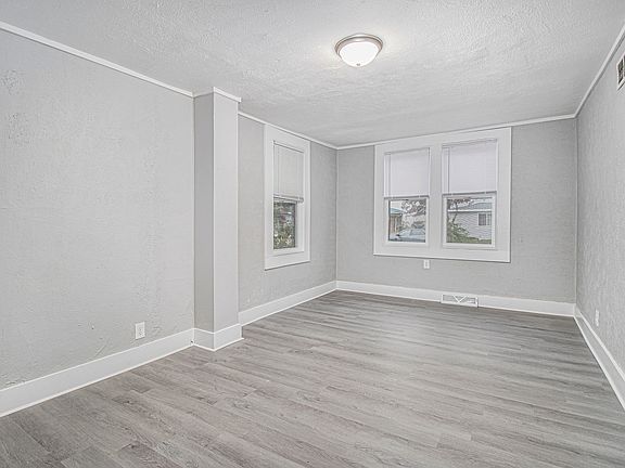 2nd image of 921 Elizabeth St
