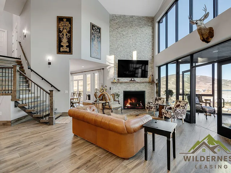 332 Lake View Dr — Photo 2