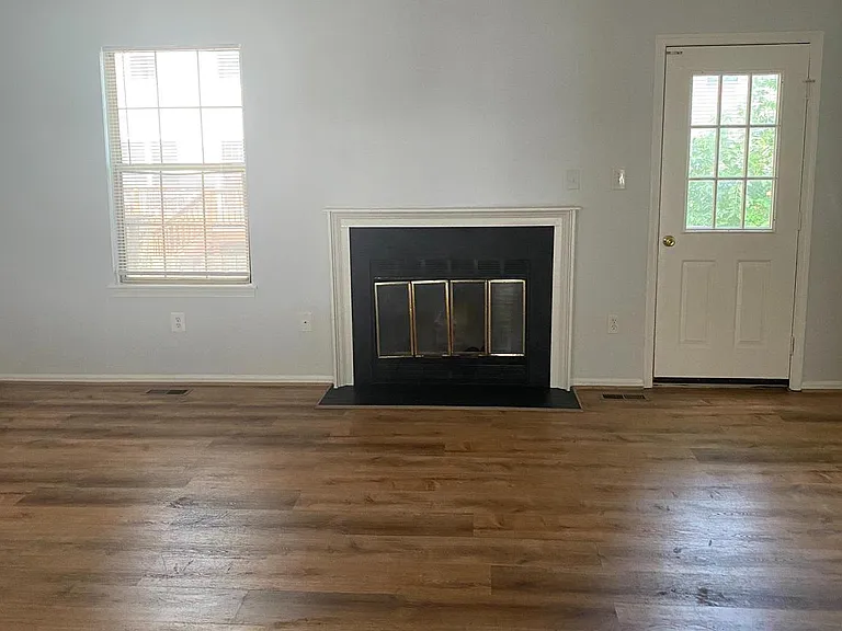 14919 Enterprise Ln — Photo 2