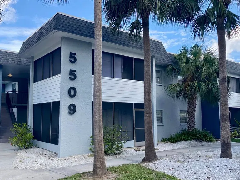 5509 Fountain Lake Cir #C102 — Photo 1