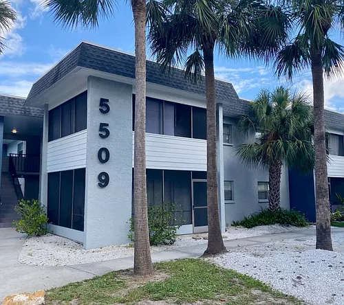 5509 Fountain Lake Cir Photo 1