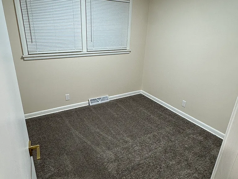 7100 W Fiebrantz Ave — Photo 6