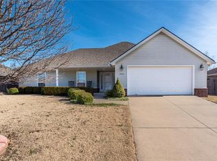2936 N Pyrite Dr, Fayetteville, AR 72704