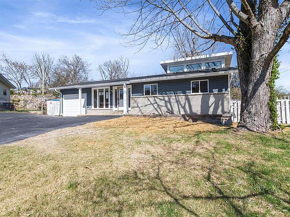 2nd image of 10901 Hampshire Manor Ct
