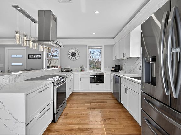 3rd image of 50 Great Elm Rd