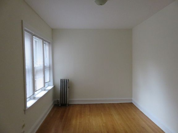 4th image of 6757 S Paxton Ave #3