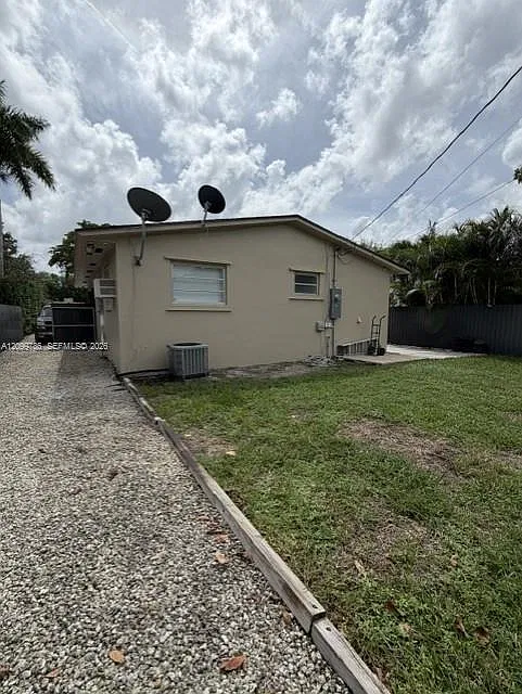 Rev Pl Of Country Club Es — Photo 4