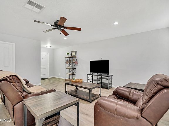 3rd image of 2062 E Wildhorse Drive