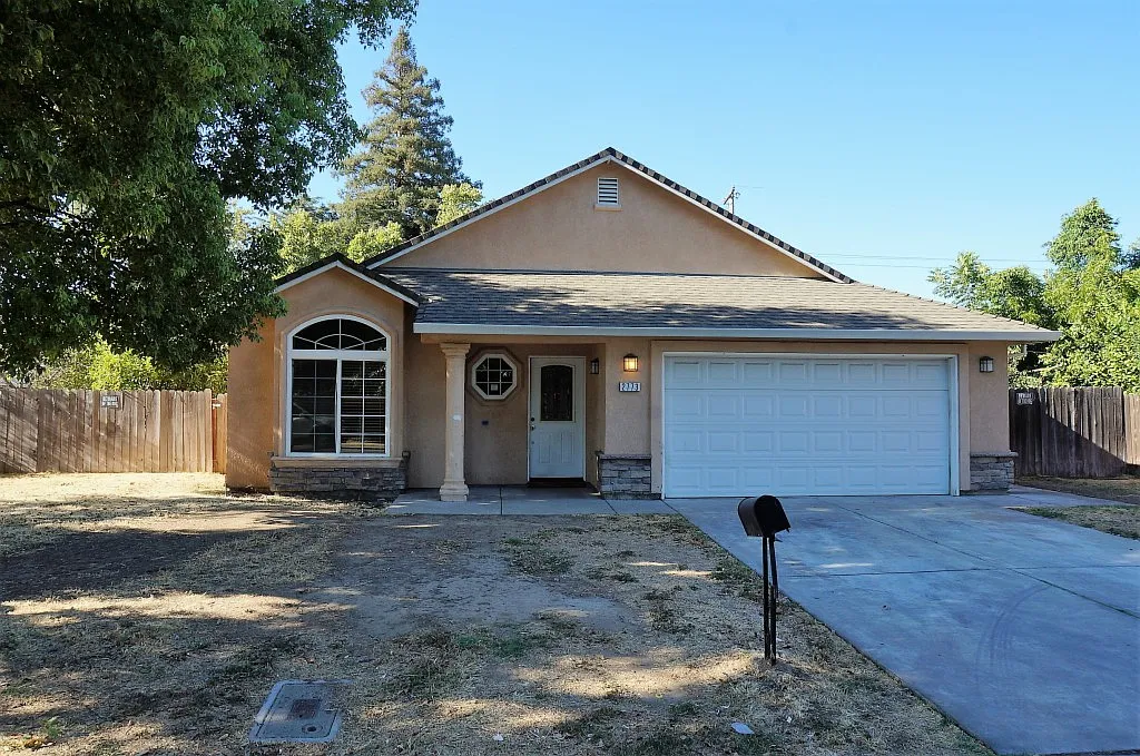 2773 34th Ave photo 1