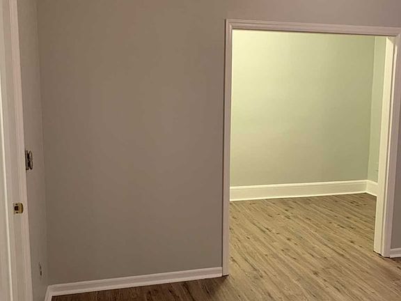 4th image of 855 Schuyler Ave #2L