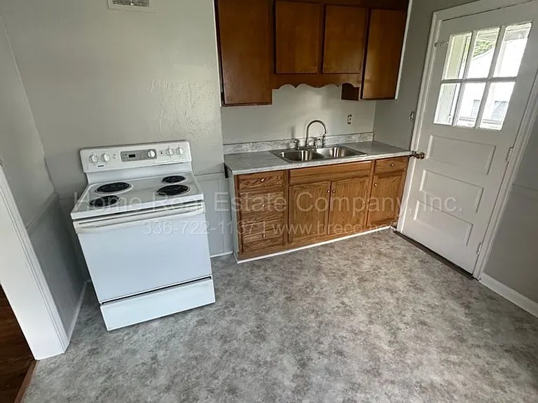 1916 Dacian St — Photo 2