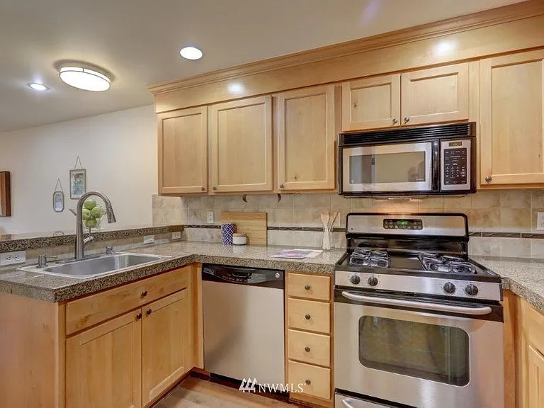 5204 Delridge Way SW #C — Photo 3