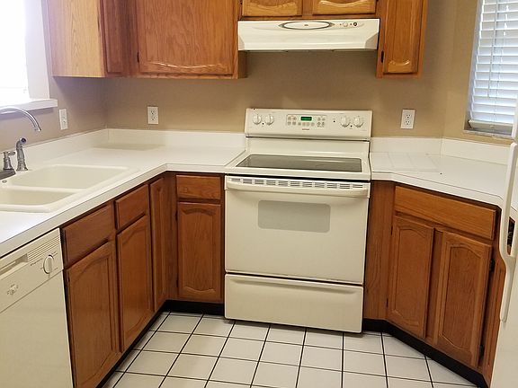 4th image of 2520 Albion Ave