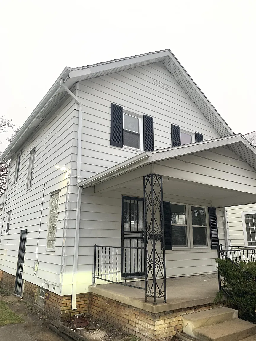 1752 Talbot St photo 1