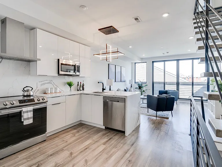 Brand New Luxury Townhouses — Photo 33