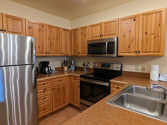 All stainless appliances, including a dishwasher and sink disposal.