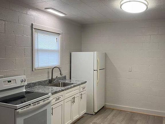3rd image of 10710 Jefferson Ave #10710C