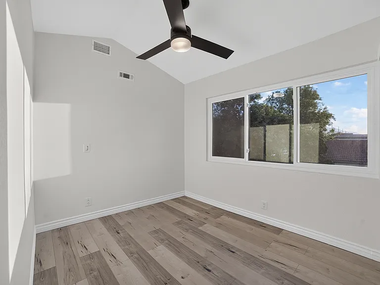 655 W Ontario Ave — Photo 43