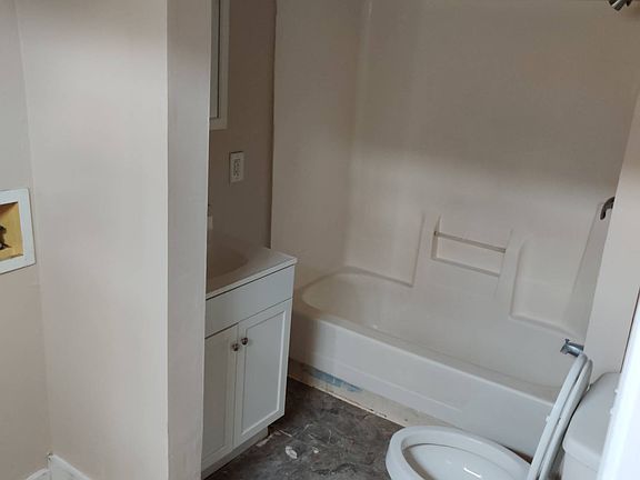 4th image of 1225 Queen St