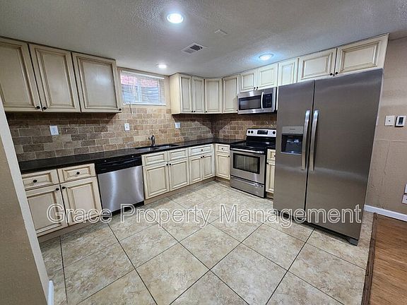5th image of 5087 E 34th Ave Unit B