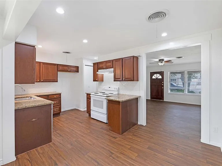 2717 Wesleyan Dr — Photo 21