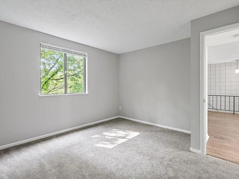 Shaler Highlands Apartments — Photo 16