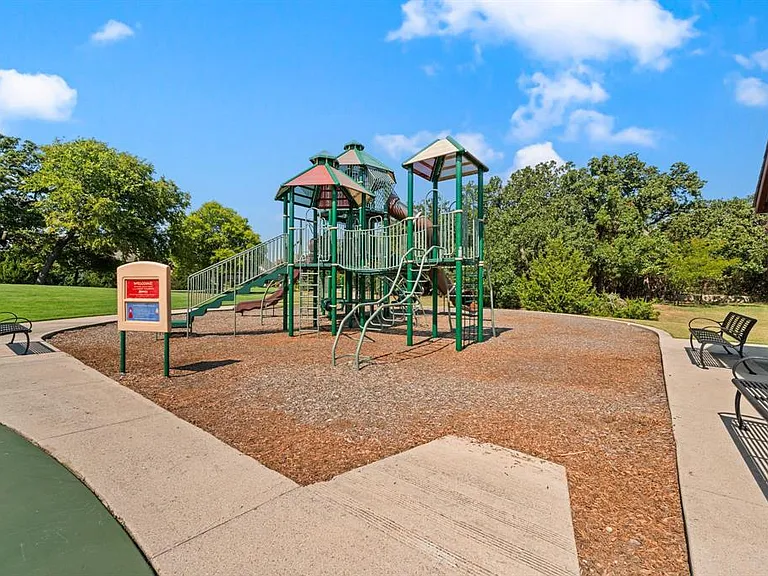 908 Lake Carillon Ln — Photo 34