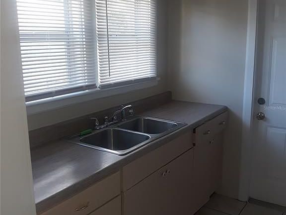 4th image of 709 Lakehurst St