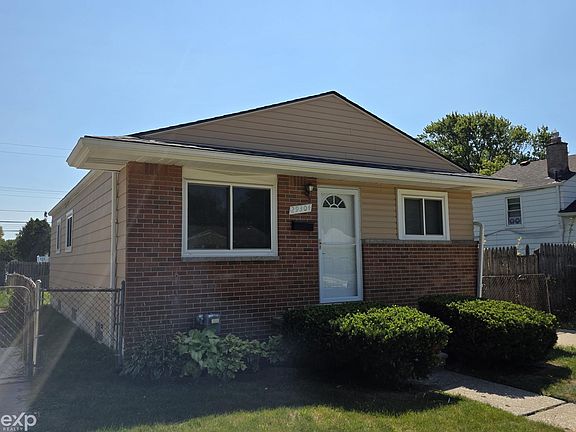 2nd image of 29304 Rosebriar St