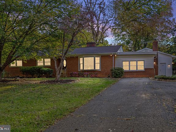 3rd image of 6741 Maxwell Ave