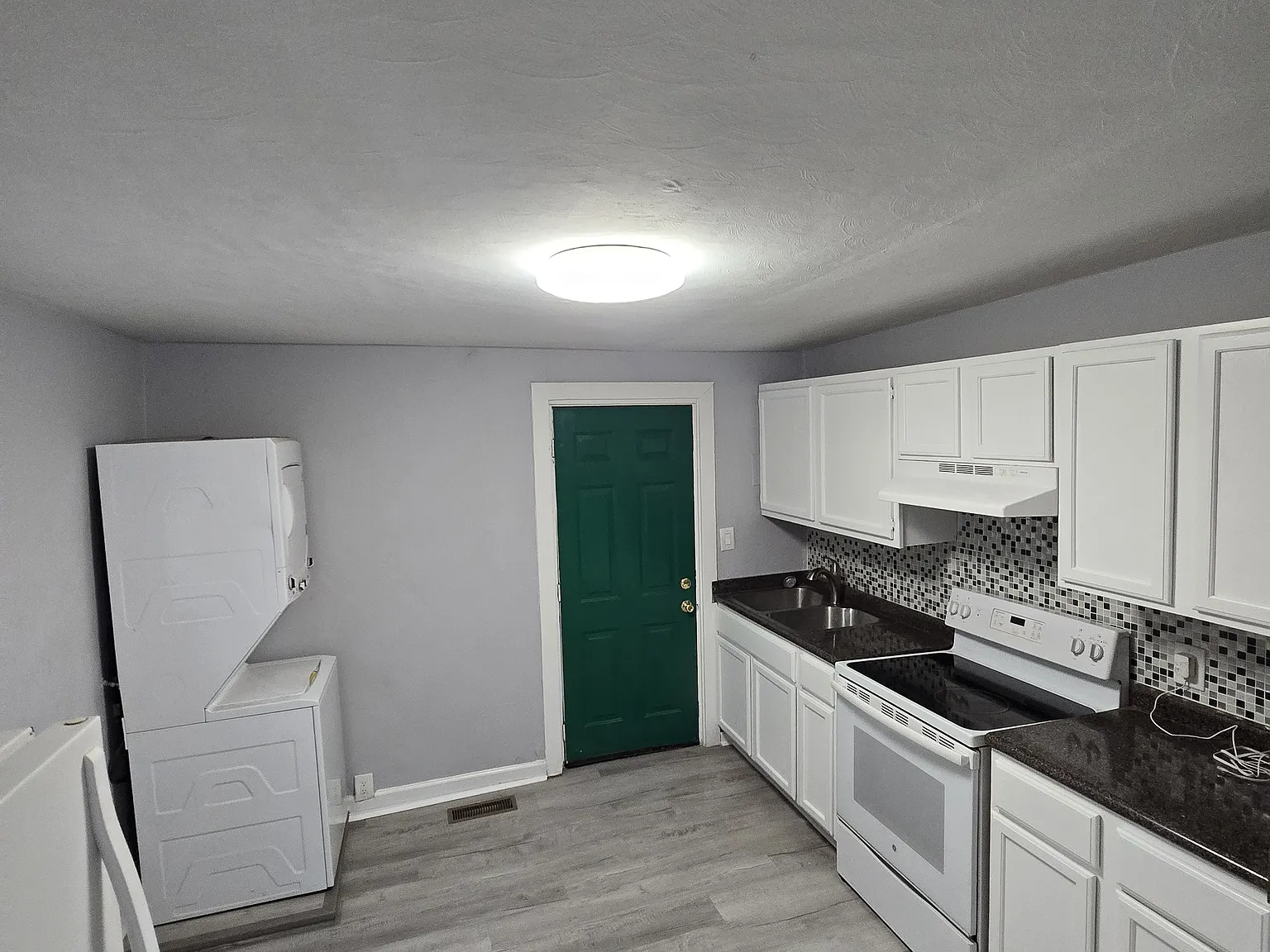2 bed, 750 sqft, $1,400 — Photo 3