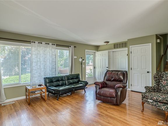 2nd image of 1100 Vista Pl APT C